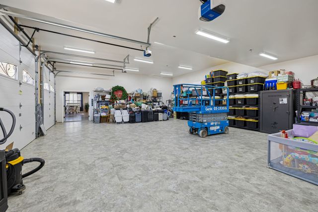 1045 Claremont Dr, Columbia, TN 38401