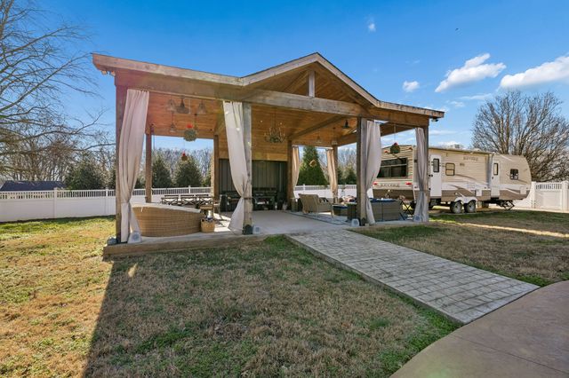 1045 Claremont Dr, Columbia, TN 38401