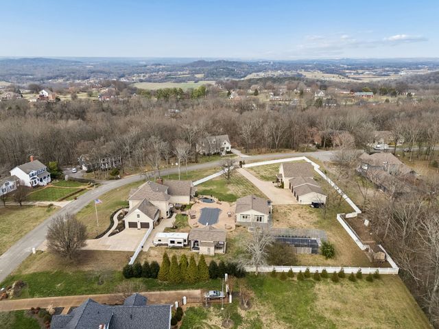 1045 Claremont Dr, Columbia, TN 38401