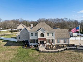 1045 Claremont Dr, Columbia, TN 38401