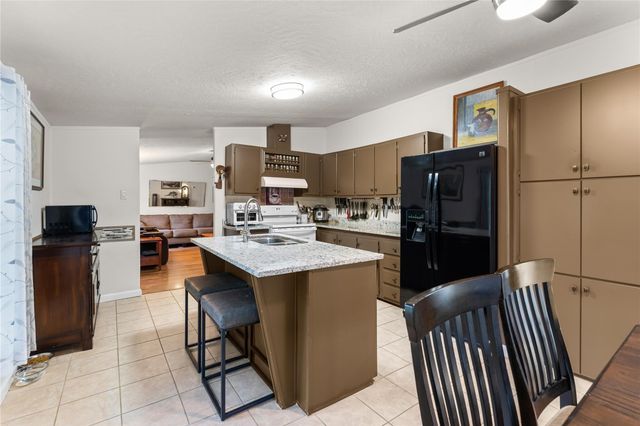 4521 Grand Oaks Drive, Willis, TX 77378