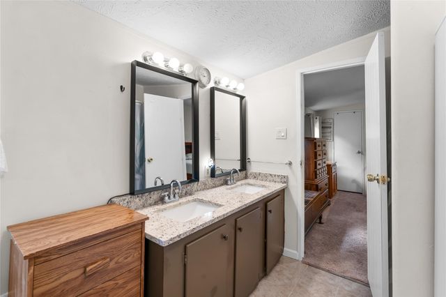 4521 Grand Oaks Drive, Willis, TX 77378