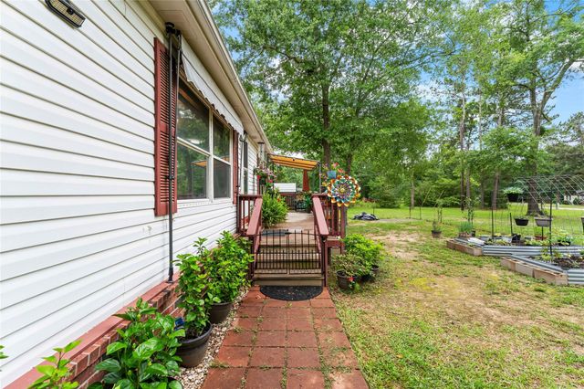 4521 Grand Oaks Drive, Willis, TX 77378