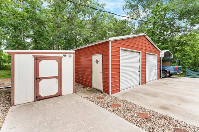 4521 Grand Oaks Drive, Willis, TX 77378