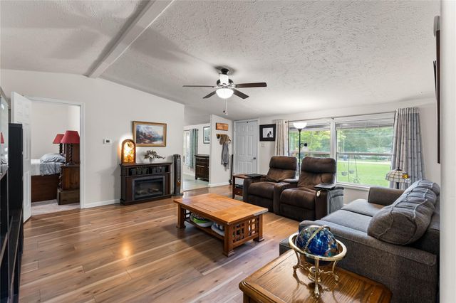 4521 Grand Oaks Drive, Willis, TX 77378