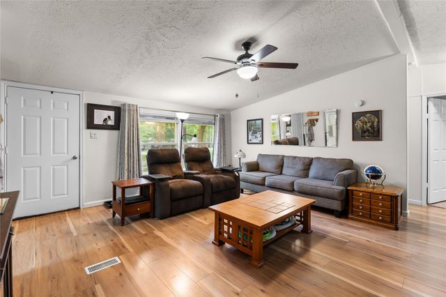 4521 Grand Oaks Drive, Willis, TX 77378