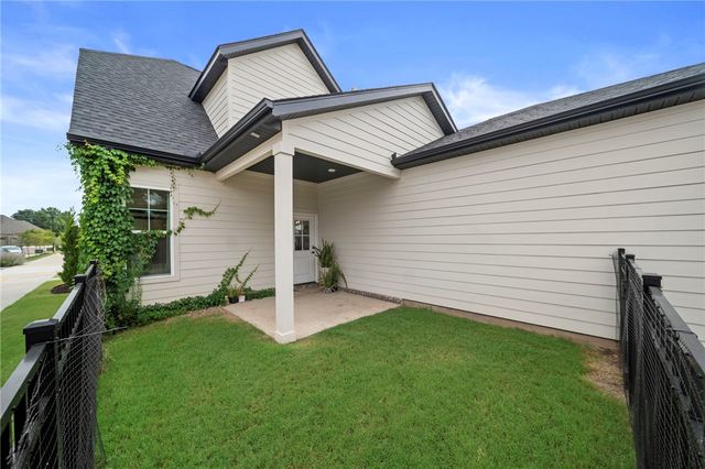 4028 W Sommerset Street, Rogers, AR 72758