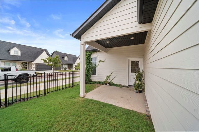 4028 W Sommerset Street, Rogers, AR 72758