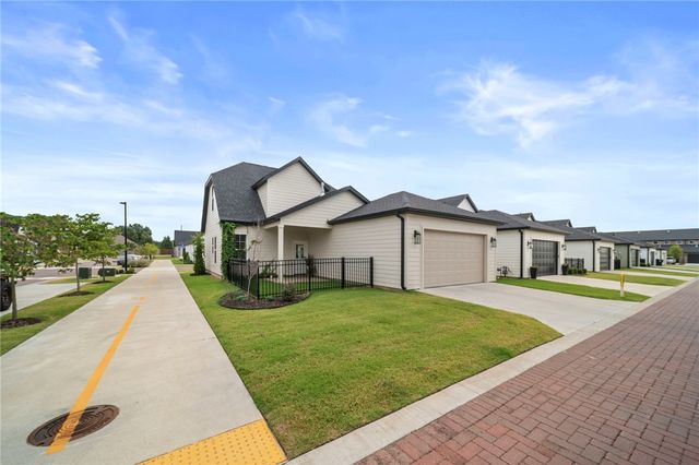 4028 W Sommerset Street, Rogers, AR 72758