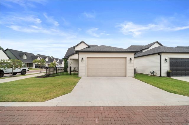 4028 W Sommerset Street, Rogers, AR 72758