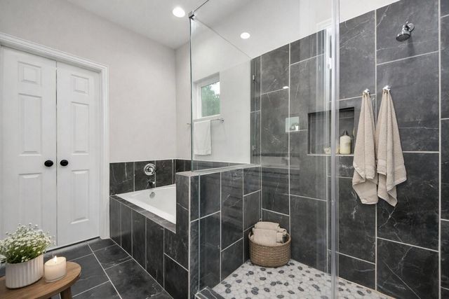 6910 J W Peavy Drive, Houston, TX 77011