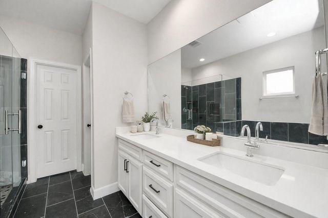 6910 J W Peavy Drive, Houston, TX 77011