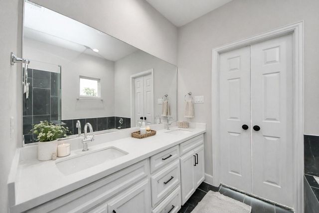 6910 J W Peavy Drive, Houston, TX 77011