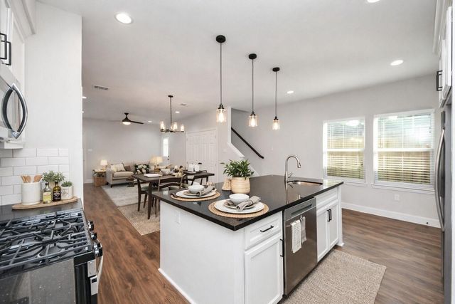 6910 J W Peavy Drive, Houston, TX 77011