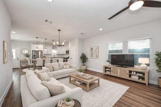6910 J W Peavy Drive, Houston, TX 77011