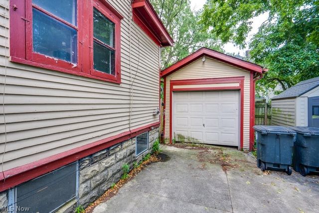 894 Elmore Avenue, Akron, OH 44302