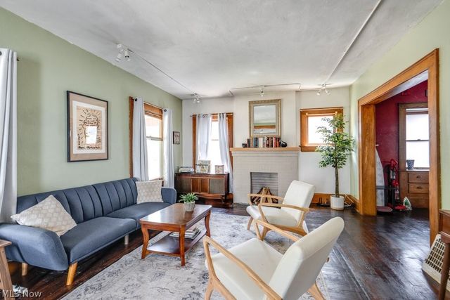 894 Elmore Avenue, Akron, OH 44302