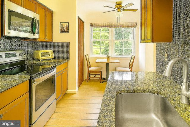 6924 WOODSTREAM LN, Lanham, MD 20706