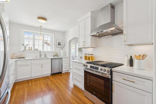 3975 Oakmore Rd, Oakland, CA 94602