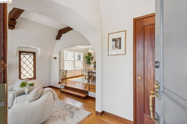 3975 Oakmore Rd, Oakland, CA 94602