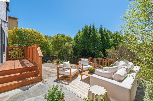 3975 Oakmore Rd, Oakland, CA 94602