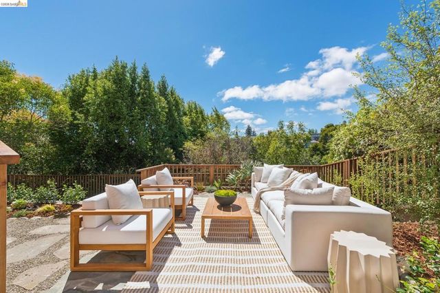 3975 Oakmore Rd, Oakland, CA 94602