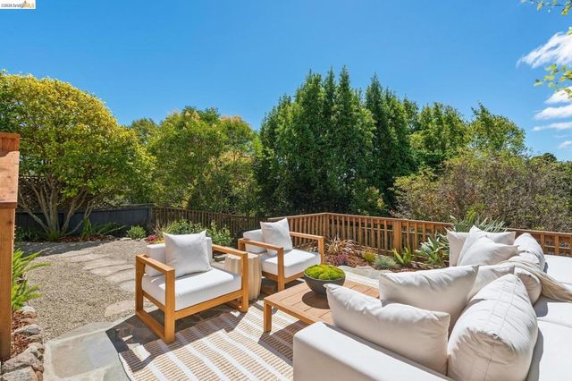 3975 Oakmore Rd, Oakland, CA 94602