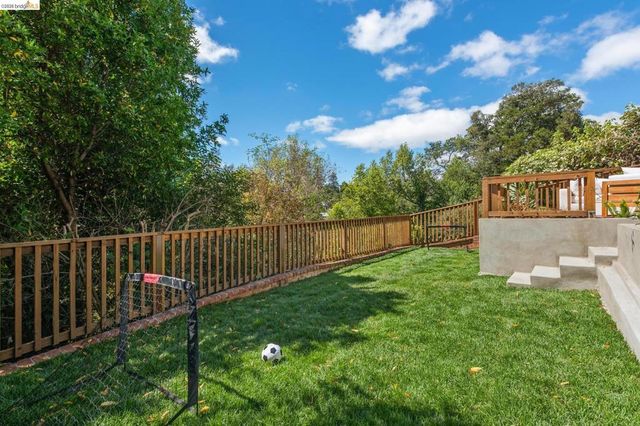 3975 Oakmore Rd, Oakland, CA 94602