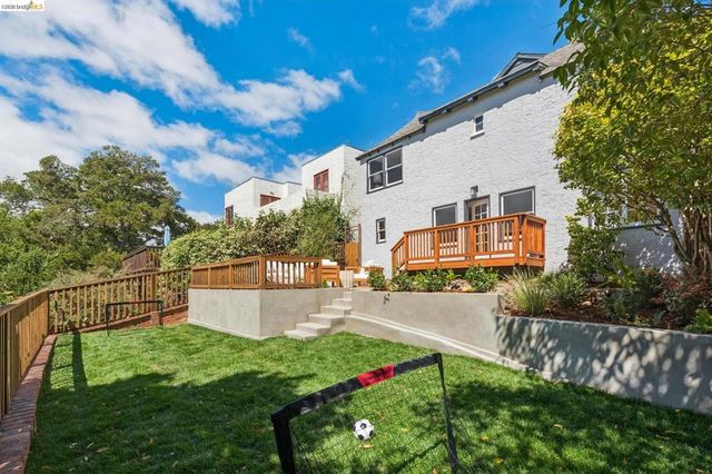 3975 Oakmore Rd, Oakland, CA 94602