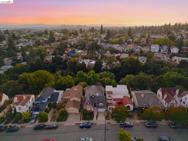 3975 Oakmore Rd, Oakland, CA 94602
