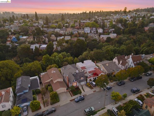 3975 Oakmore Rd, Oakland, CA 94602