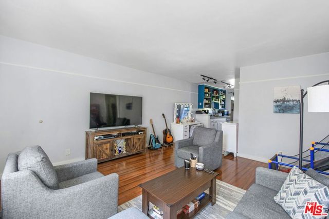 7129 Coldwater Canyon Avenue 10, North Hollywood, CA 91605
