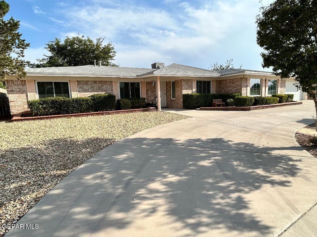 3610 BUXTON Drive, Horizon City, TX 79928