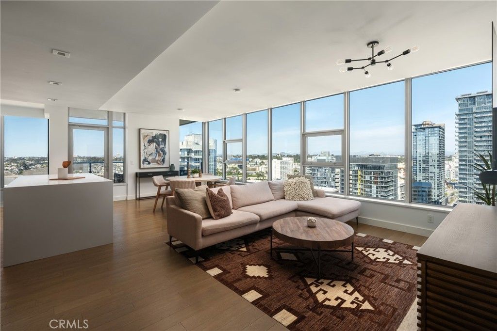 Image 2 of property listing at 1388 Kettner Boulevard 2803, San Diego, CA 92101