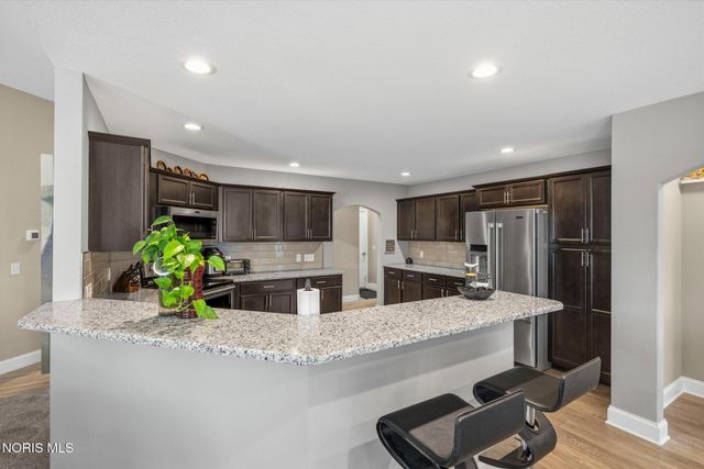 718 Meadowland Trail, Toledo, OH 43615