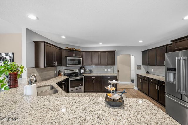 718 Meadowland Trail, Toledo, OH 43615