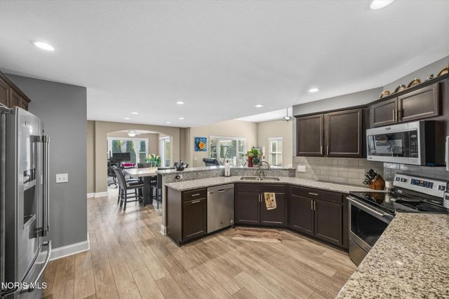 718 Meadowland Trail, Toledo, OH 43615