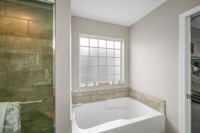 718 Meadowland Trail, Toledo, OH 43615