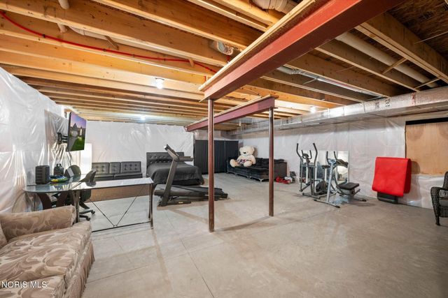 718 Meadowland Trail, Toledo, OH 43615