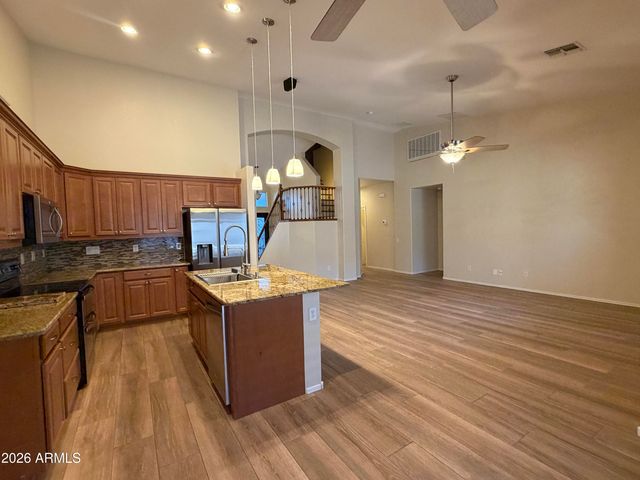 8498 W QUAIL TRACK Drive, Peoria, AZ 85383