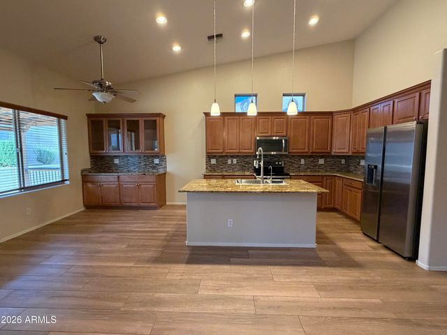 8498 W QUAIL TRACK Drive, Peoria, AZ 85383