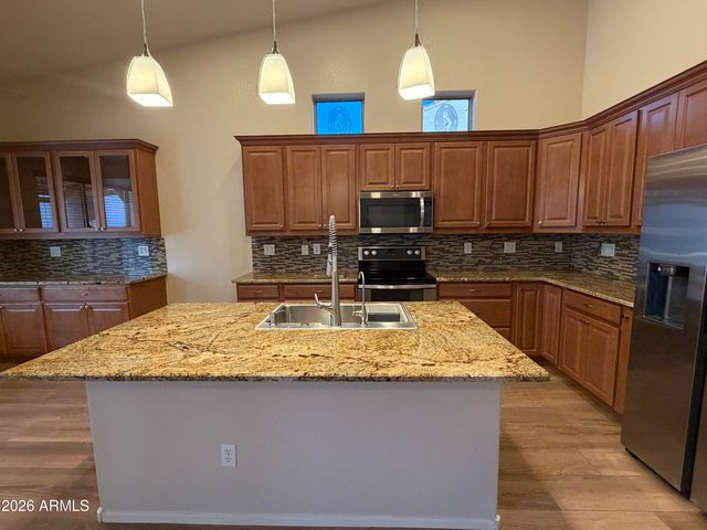 8498 W QUAIL TRACK Drive, Peoria, AZ 85383