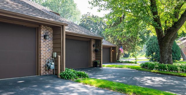 11270 36th Place N, Plymouth, MN 55441