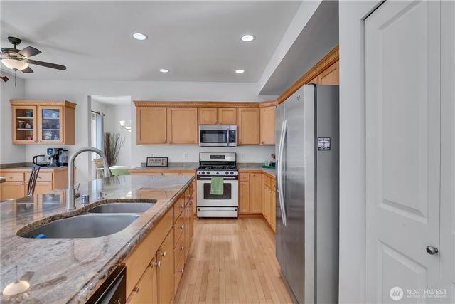 5702 Hazel Loop SE, Auburn, WA 98092