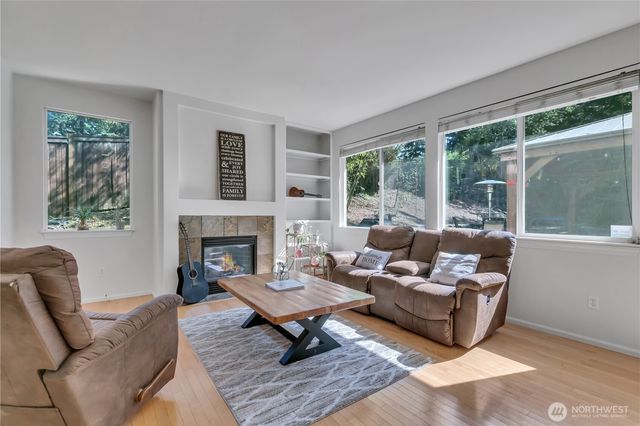 5702 Hazel Loop SE, Auburn, WA 98092