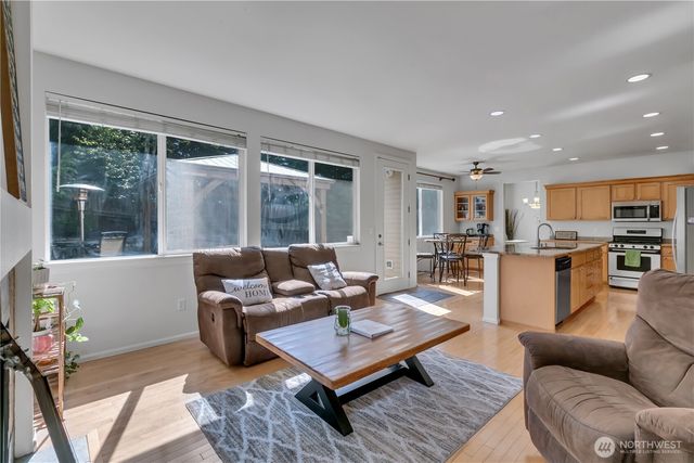 5702 Hazel Loop SE, Auburn, WA 98092