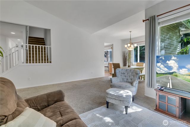 5702 Hazel Loop SE, Auburn, WA 98092