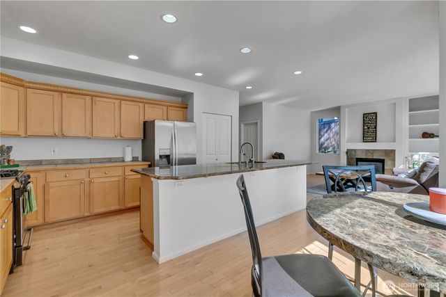 5702 Hazel Loop SE, Auburn, WA 98092