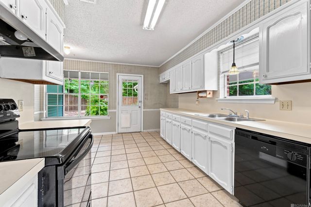 8535 Barnett Dr, Baton Rouge, LA 70809