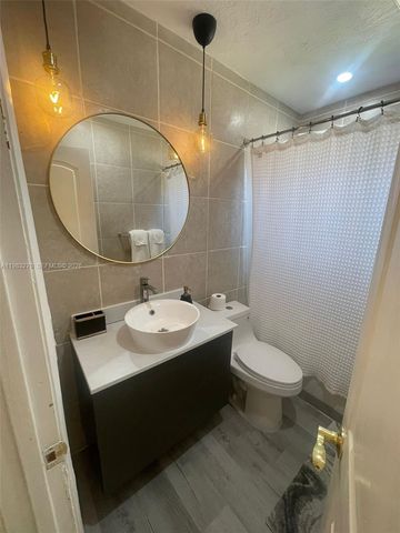 1736 N 16th Ct A, Hollywood, FL 33020